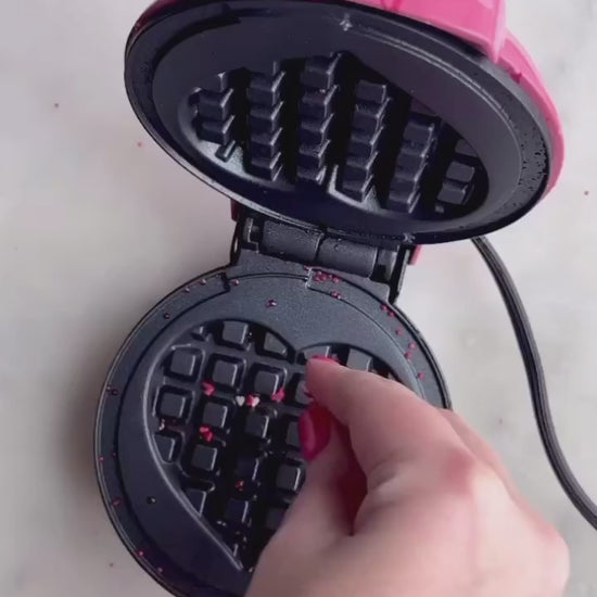 Vinny’s™ Mini Heart Shaped Waffle Maker – Cute, Quick & Crispy Delights 🧇.