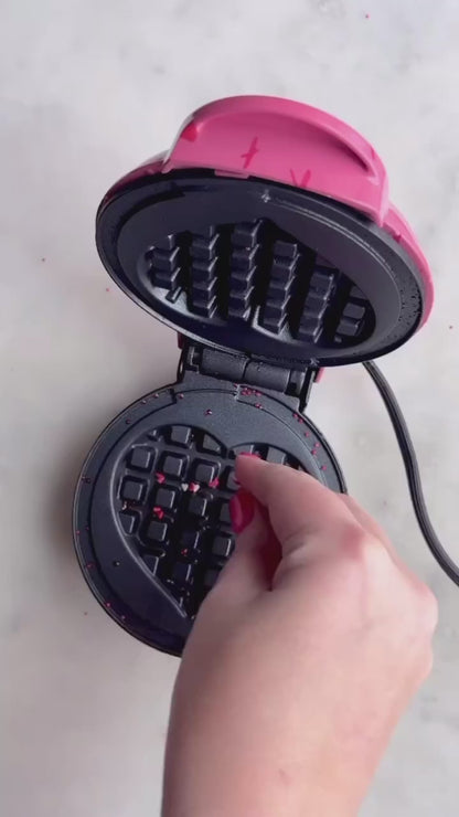 Vinny’s™ Mini Heart Shaped Waffle Maker – Cute, Quick & Crispy Delights 🧇.