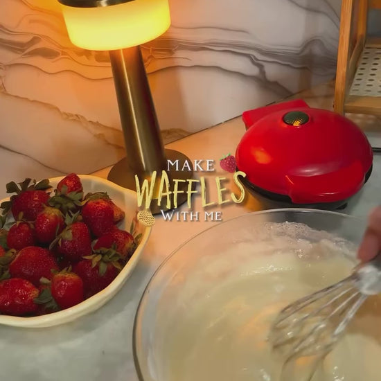 Vinny’s™ Mini Waffle Maker – Cute, Quick & Crispy Delights.